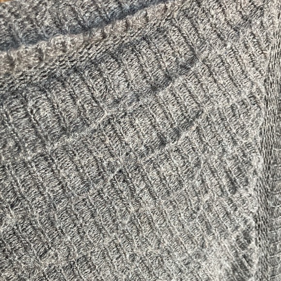 Brown knit poncho with scalloped overlay pattern - Picture 2 of 7